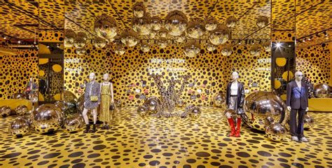 Louis Vuitton x Yayoi Kusama: AR, Ultra